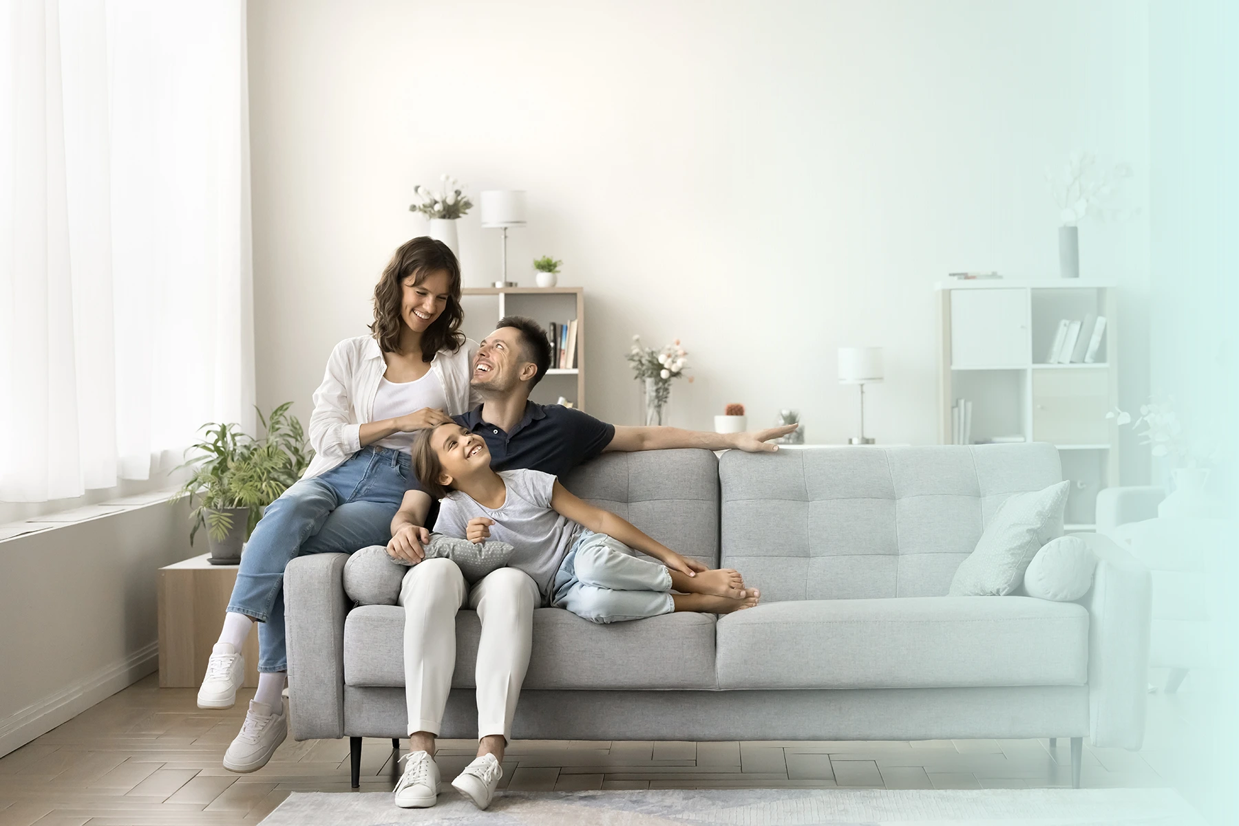 Agent meets with couple image