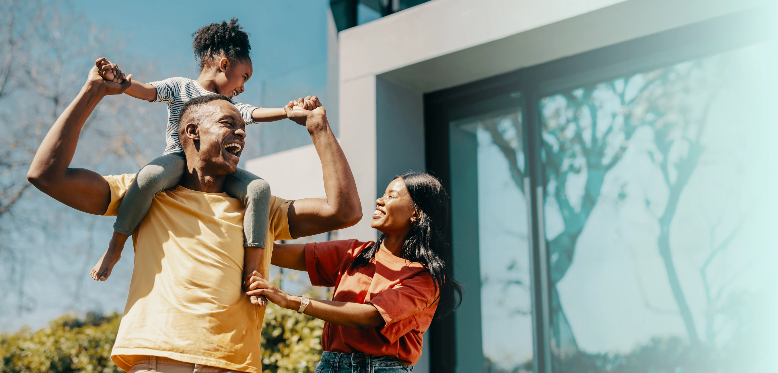 Agent meets with couple image