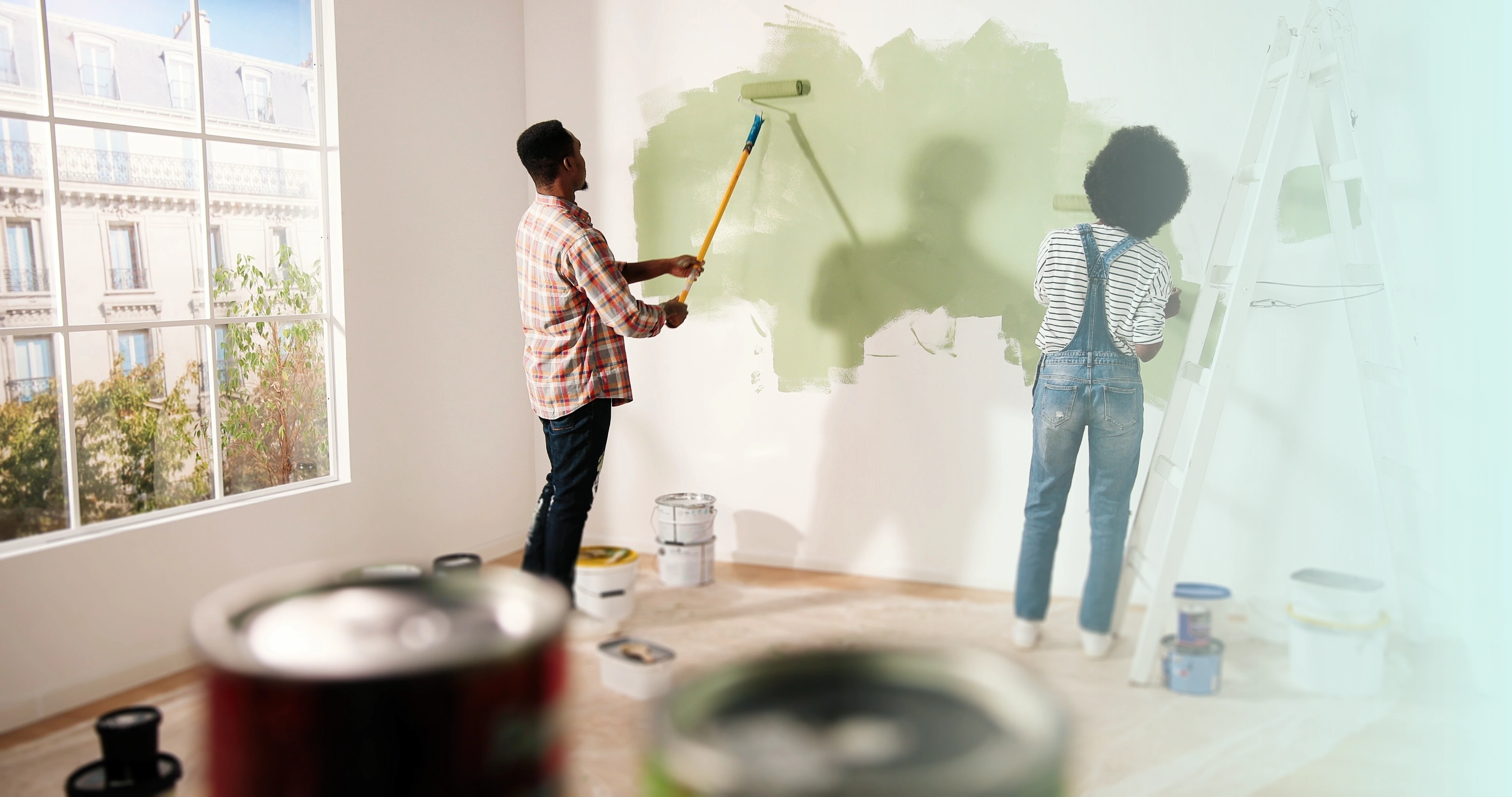 Agent meets with couple image