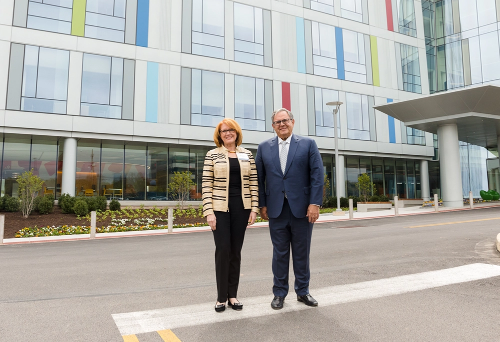 Stan and Madeline Bell, CEO of the Children's Hospital of Philadelphia (CHOP), in front of the Middleman Family Pavilion Stan and Madeline Bell, CEO of the Children's Hospital of Philadelphia (CHOP), in front of the Middleman Family Pavilion
