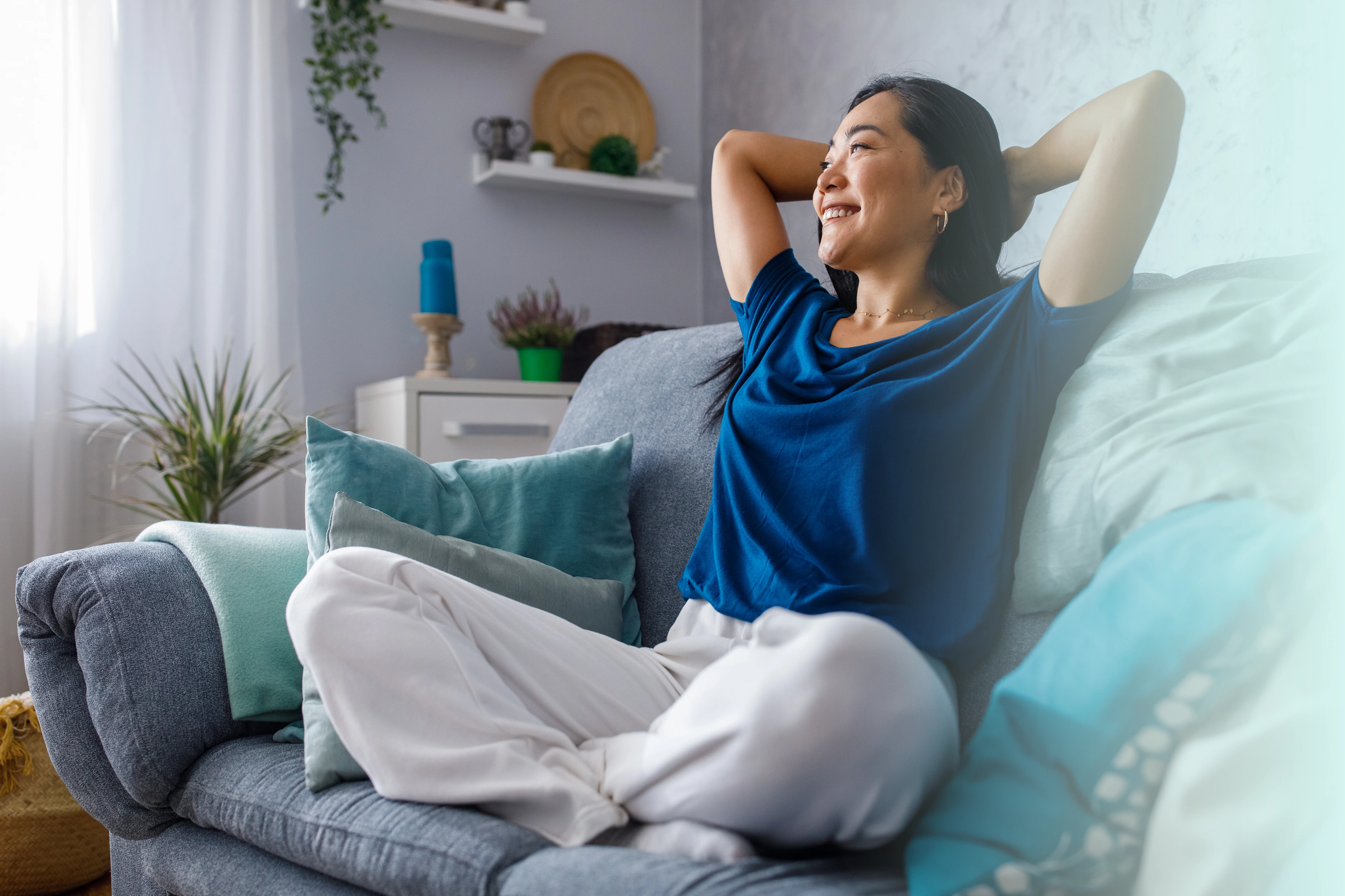 Agent meets with couple image